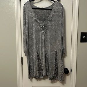 Gimmicks by BKE Tunic. Dusty gray, XL